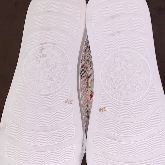 Vince Camuto kids sneakers - Picture 7 of 8